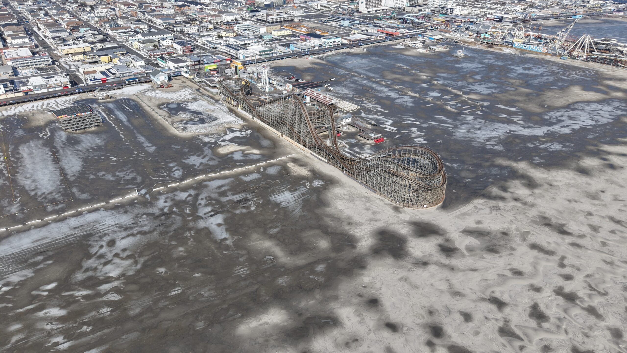 Tremendous ice sits atop the Wildwood, NJ beach in 2026, but why?