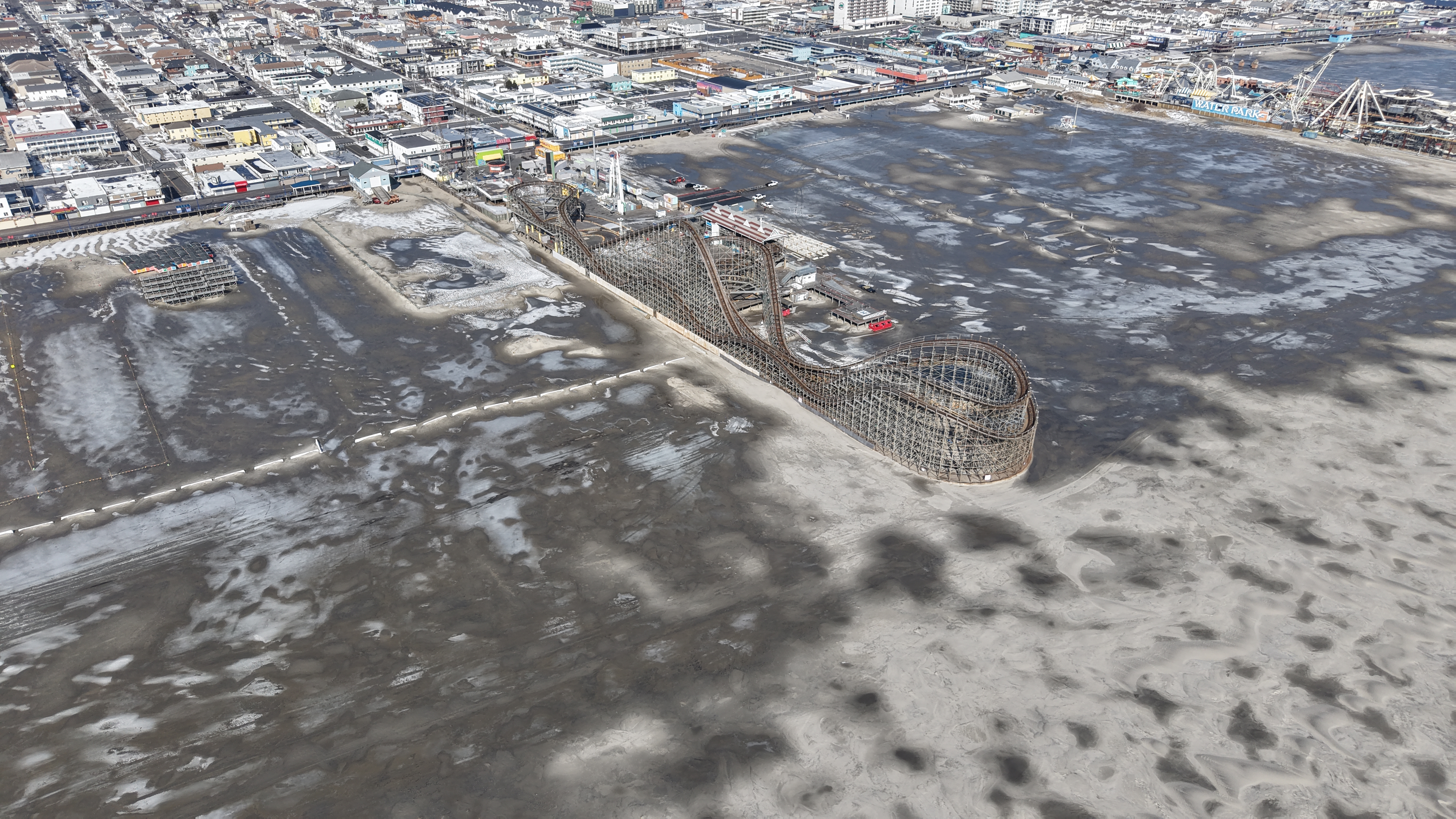 Tremendous ice sits atop the Wildwood, NJ beach in 2026, but why?